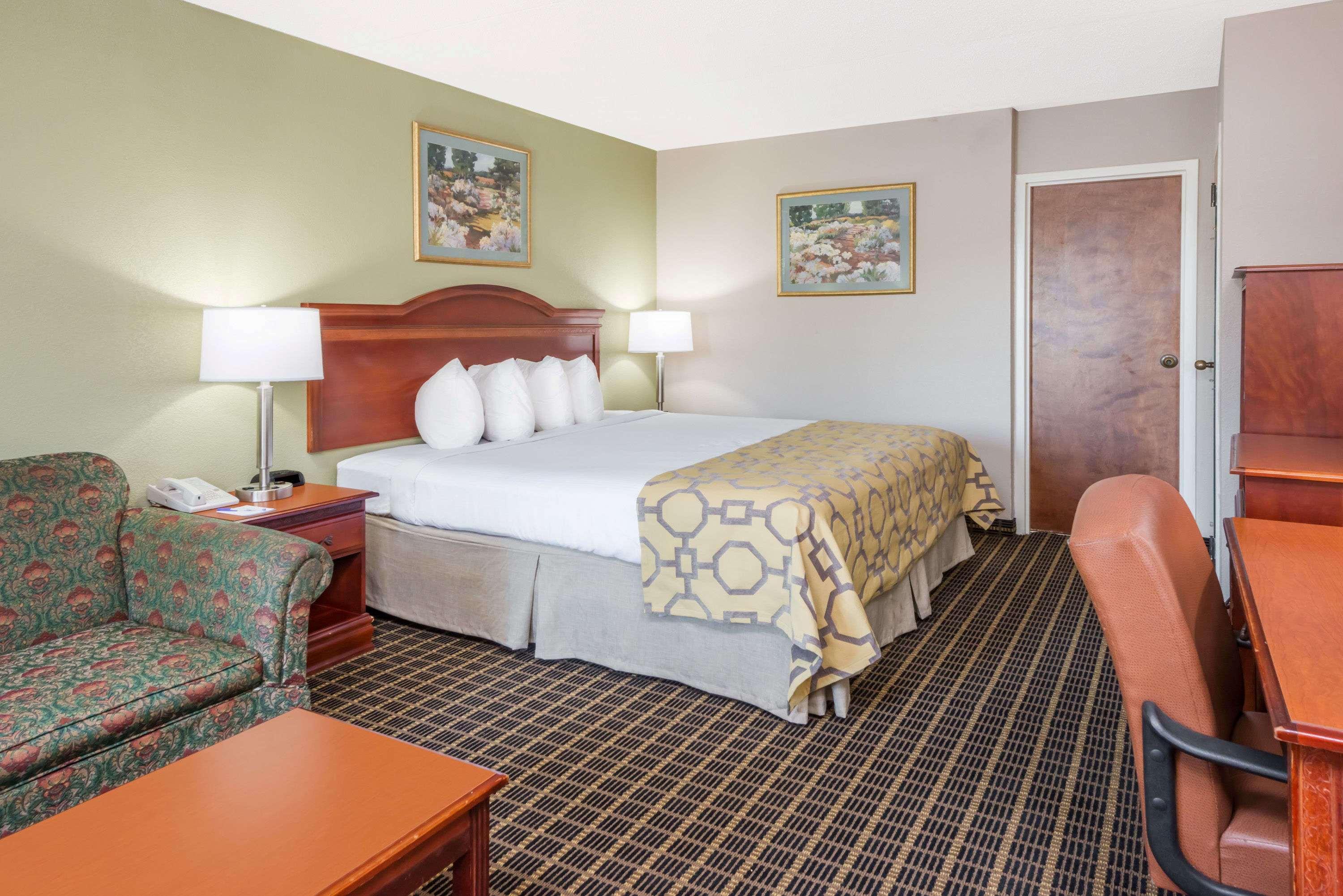 Baymont By Wyndham Clarksville Northeast Esterno foto