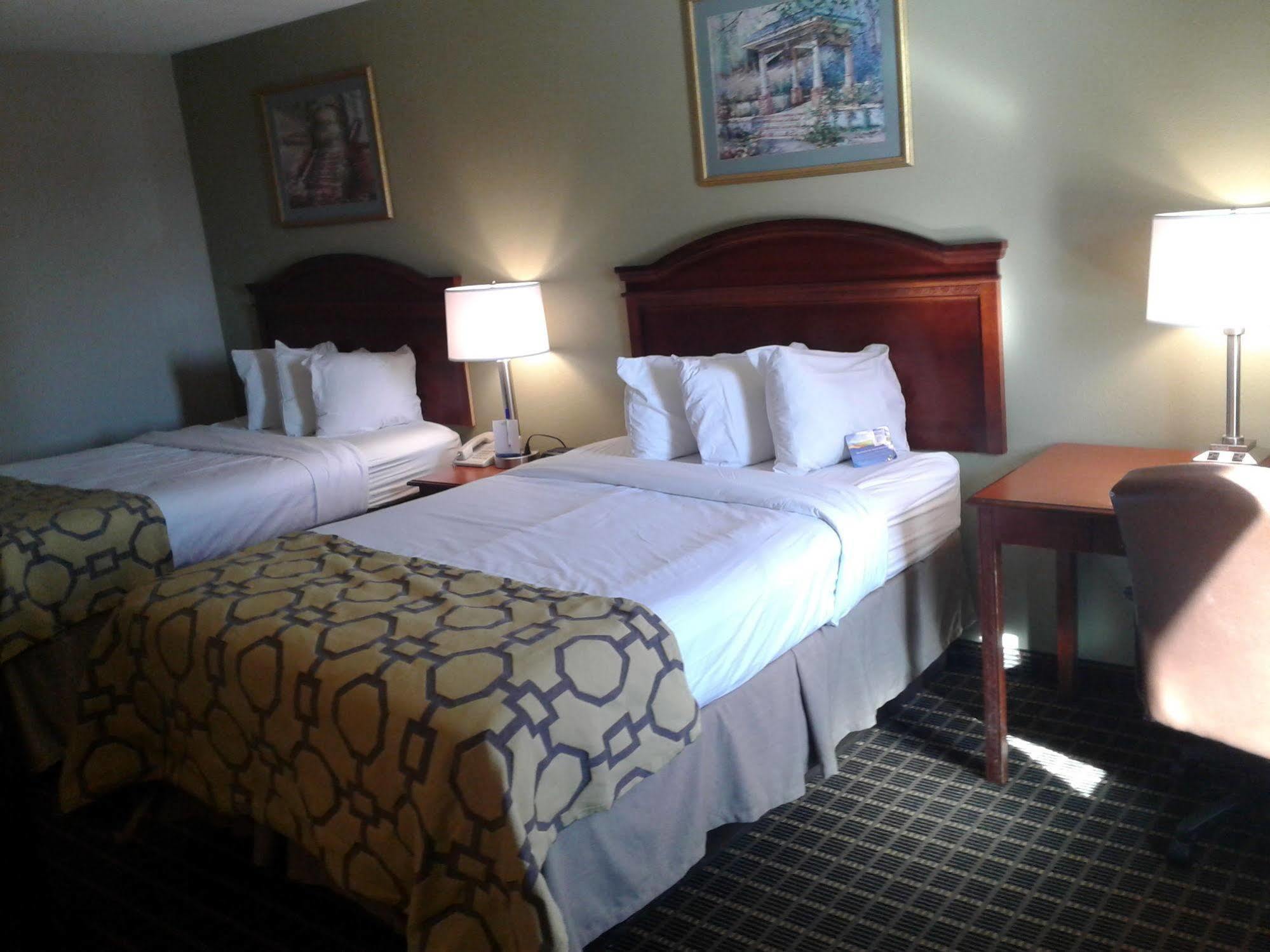 Baymont By Wyndham Clarksville Northeast Esterno foto