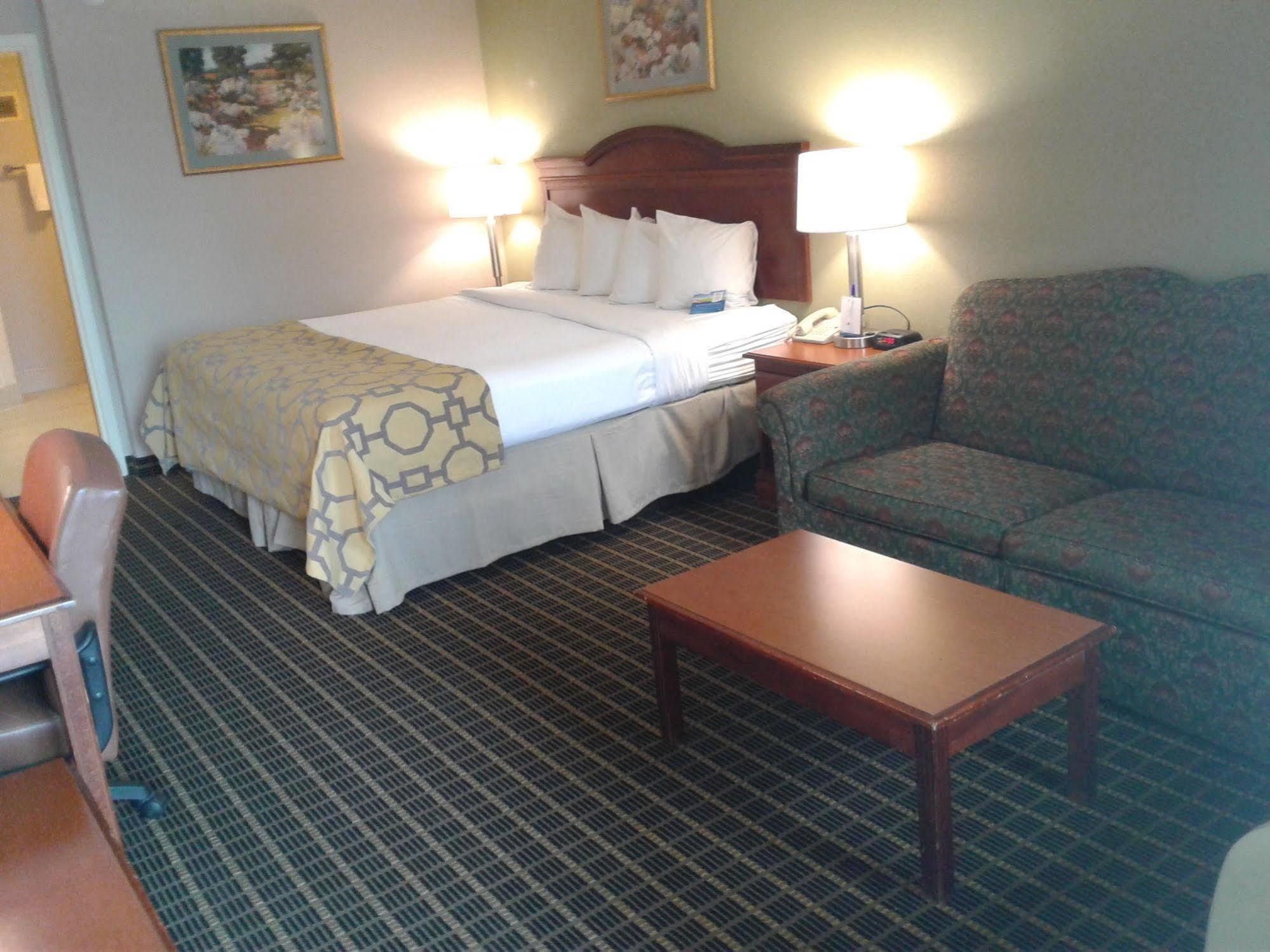 Baymont By Wyndham Clarksville Northeast Esterno foto