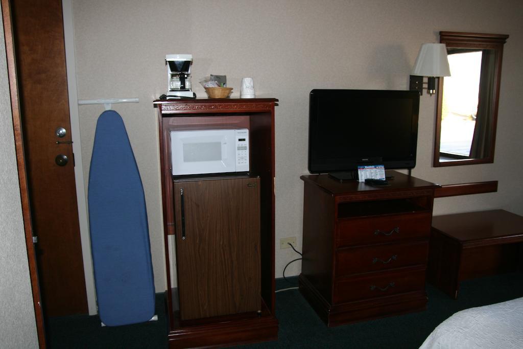 Baymont By Wyndham Clarksville Northeast Esterno foto