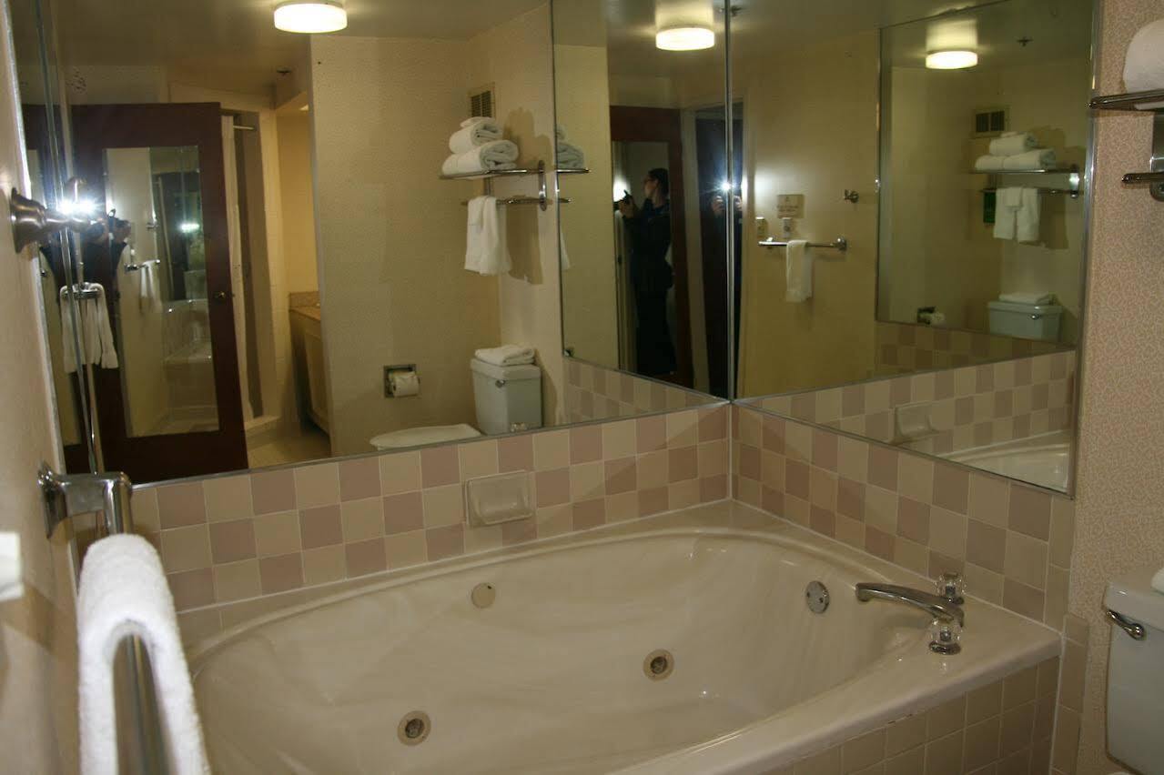 Baymont By Wyndham Clarksville Northeast Esterno foto